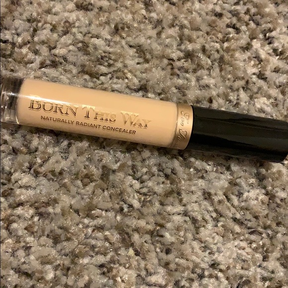Too Faced🤩 Born This Way Concealer - Picture 4 of 4